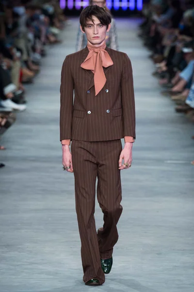 Look 54